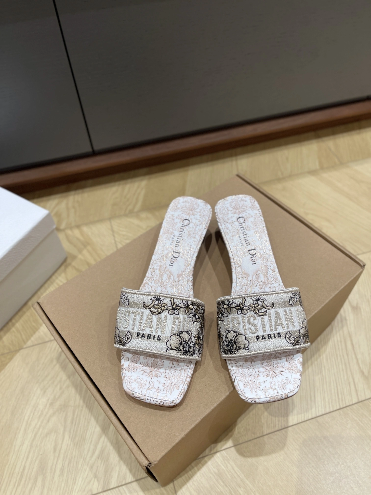 COCO-- 4ior KCQ902UEL_S62K embroidery Heel height：3.5cm item:E-XW03F0613